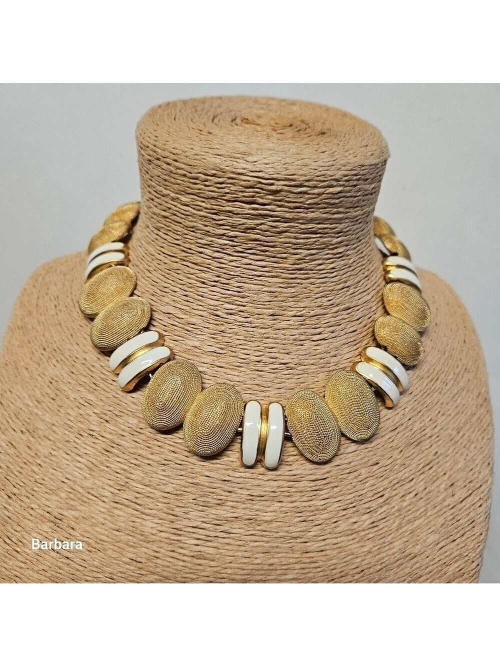Vintage Casual Corner Stipled Gold-tone & White Enamel Collar Necklace